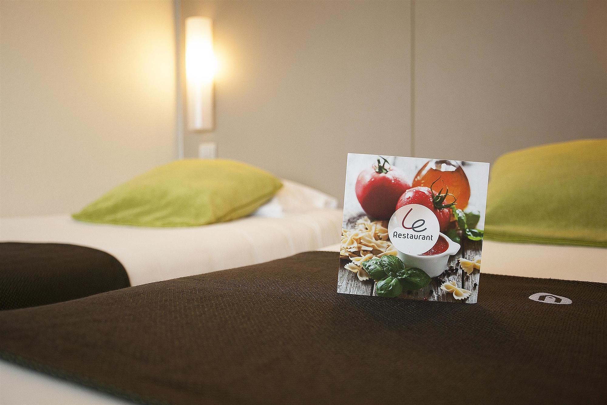Hotel Campanile Evry Est - Saint Germain Les Corbeil Zewnętrze zdjęcie