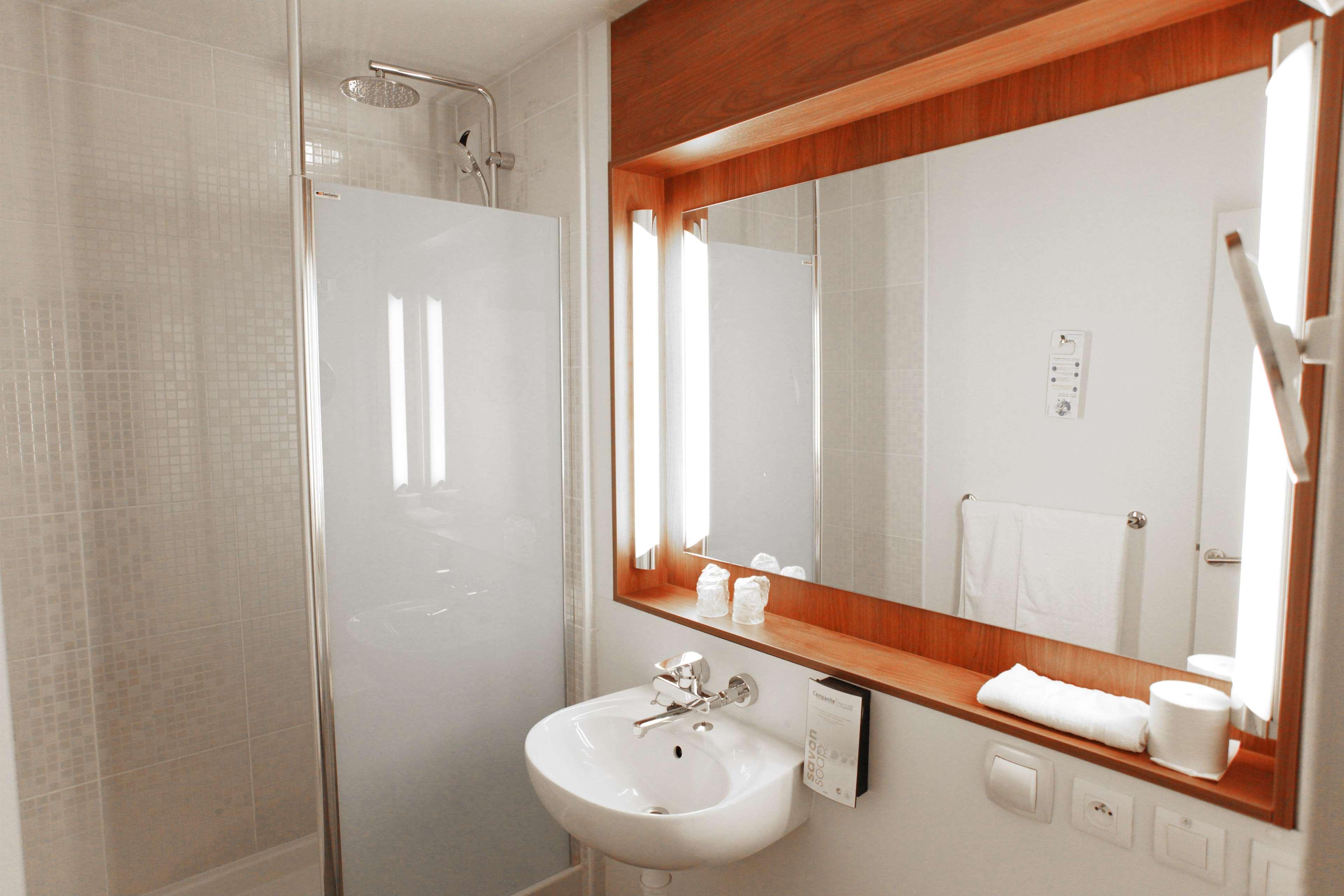 Hotel Campanile Evry Est - Saint Germain Les Corbeil Zewnętrze zdjęcie
