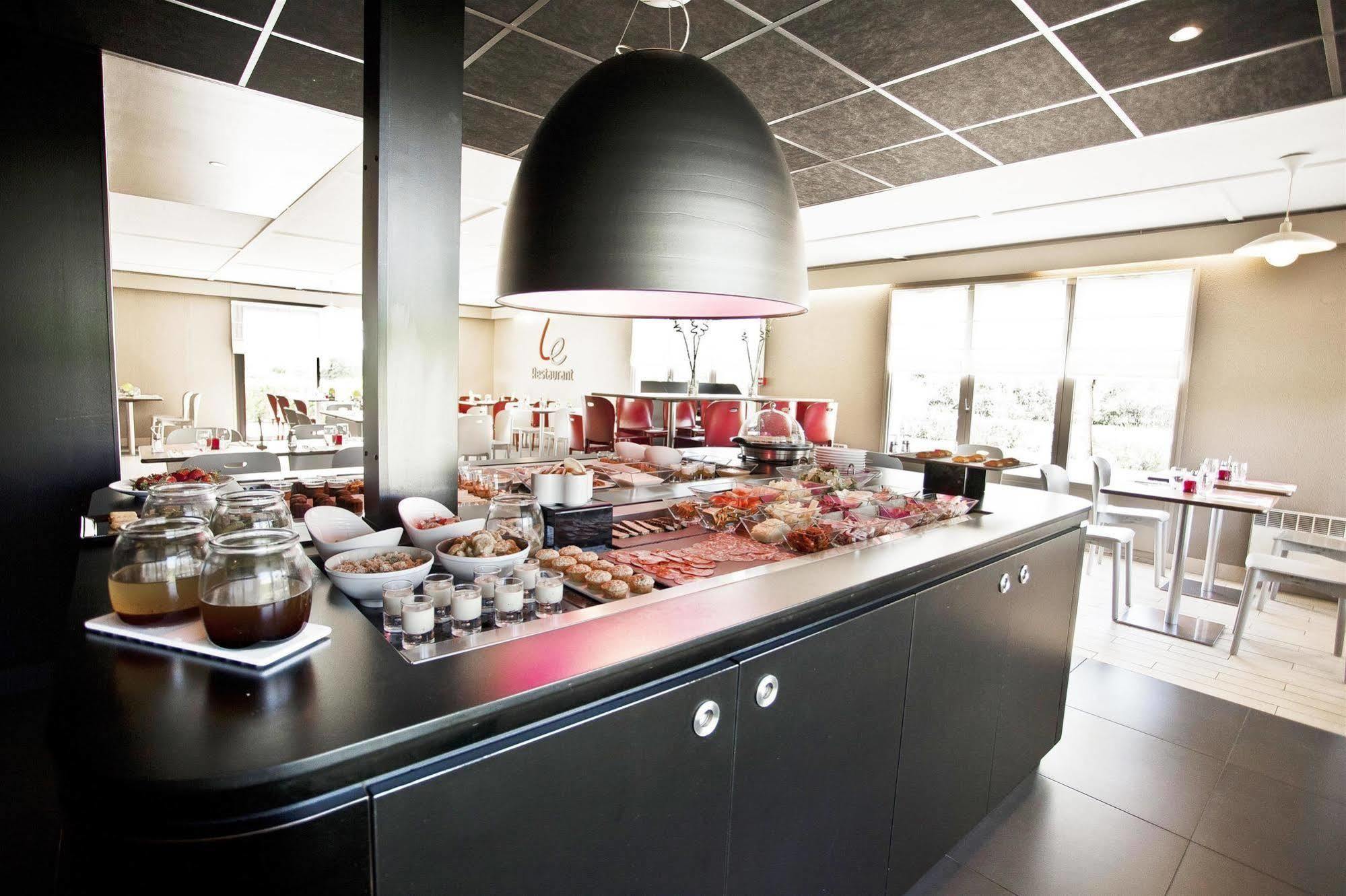 Hotel Campanile Evry Est - Saint Germain Les Corbeil Zewnętrze zdjęcie